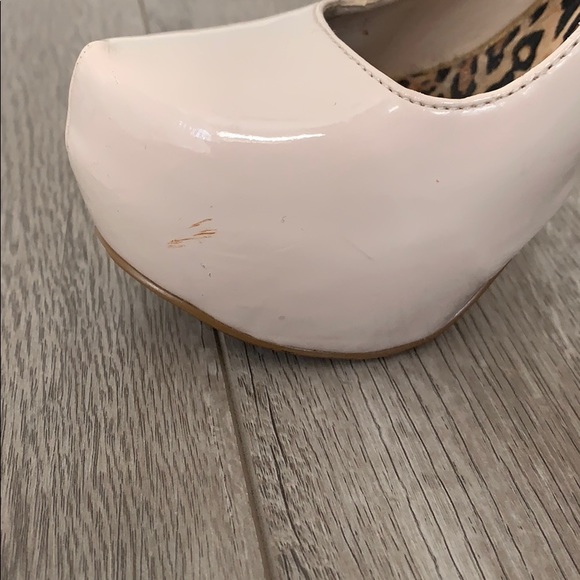 Shoe dazzle cream and rhinestone heels size 6.5 - Picture 3 of 10
